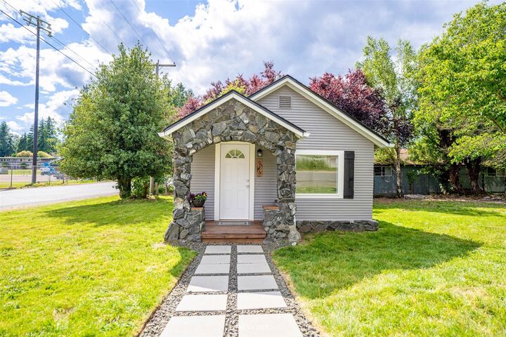 Property Photo:  926 Austin Avenue  WA 98366 