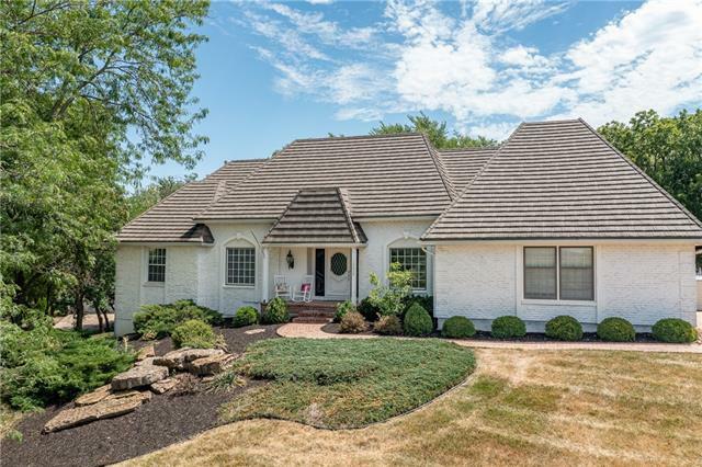 Property Photo: 15928 Overbrook Lane KS 66224