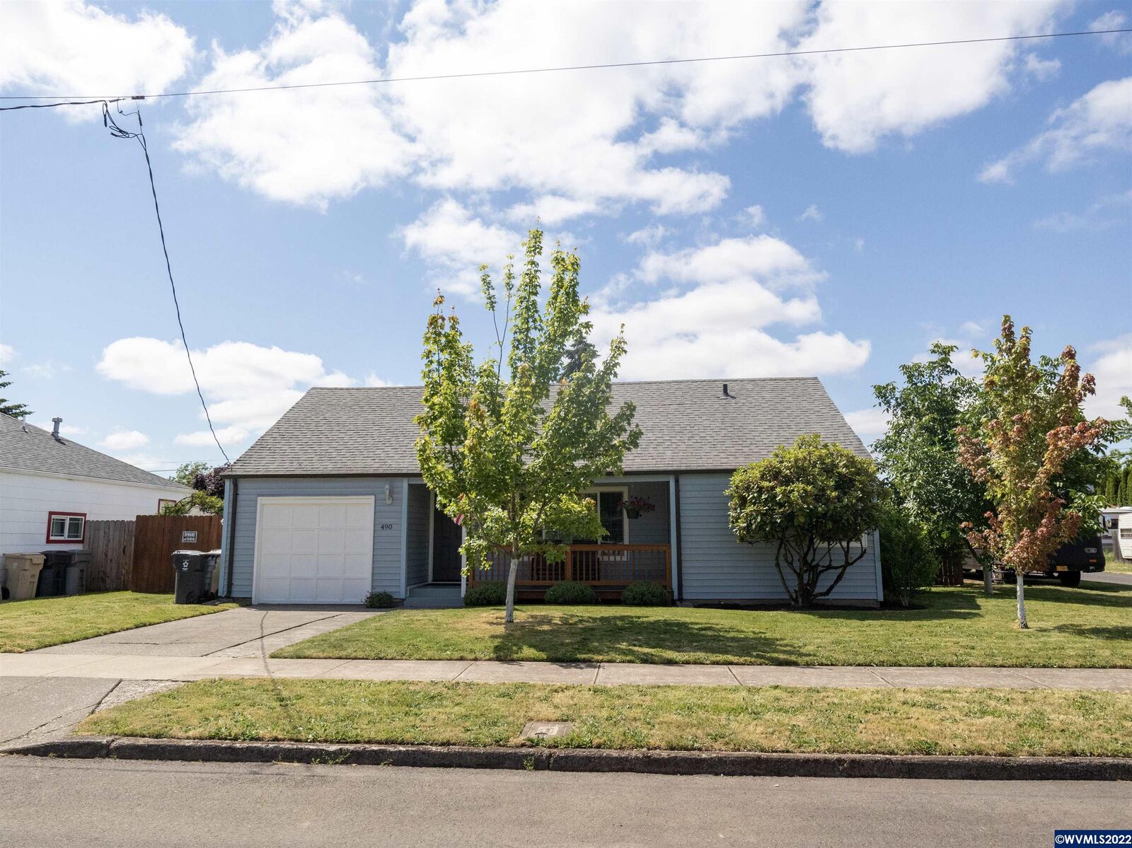 Property Photo: 490 W D St OR 97355