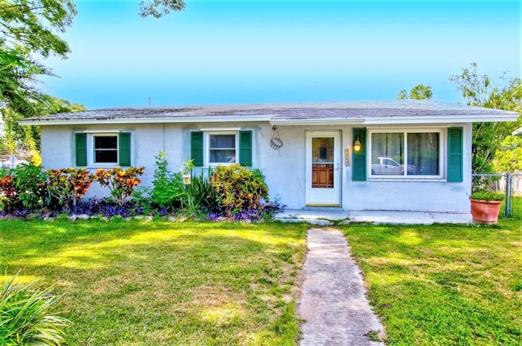 Property Photo:  3095 19th Place SW  FL 33774 