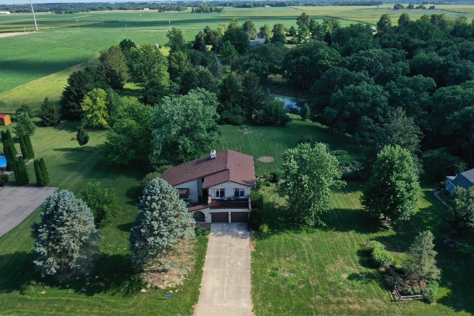 Property Photo:  8846 Oak Drive  IL 61727 