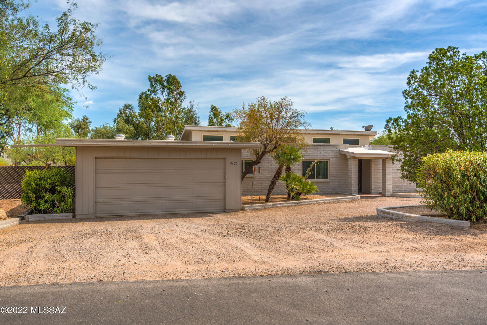 Property Photo: 9420 E Paseo Tierra Verde AZ 85749