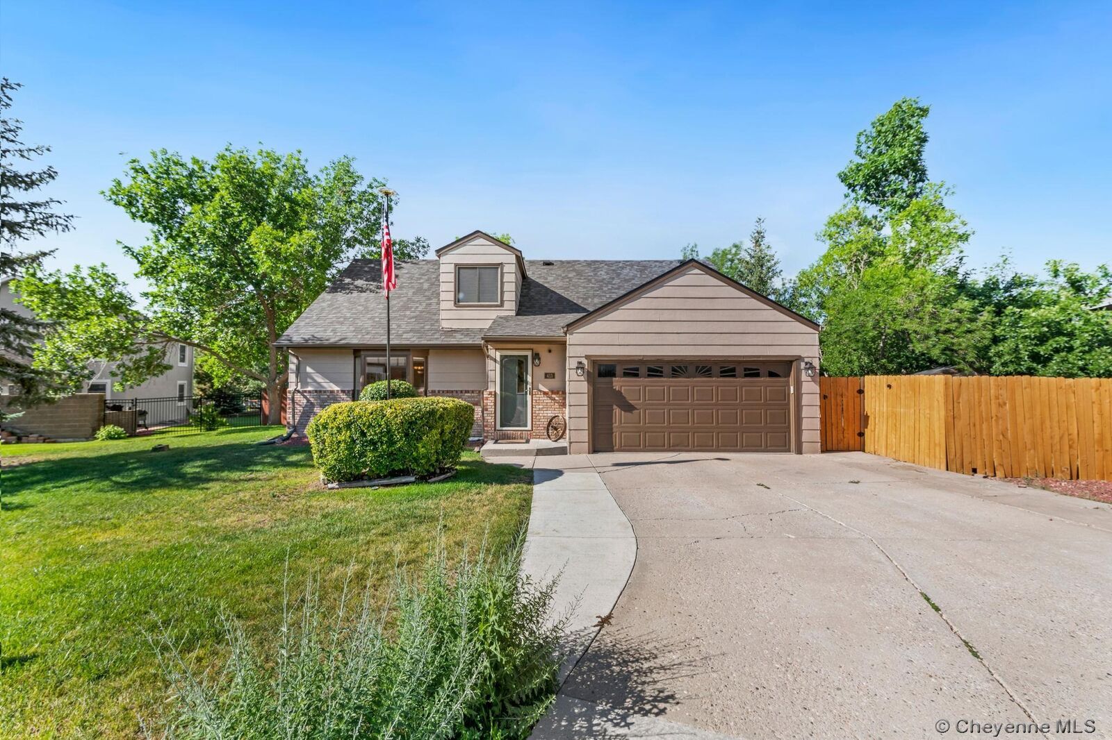 Property Photo: 413 Sioux Dr WY 82009