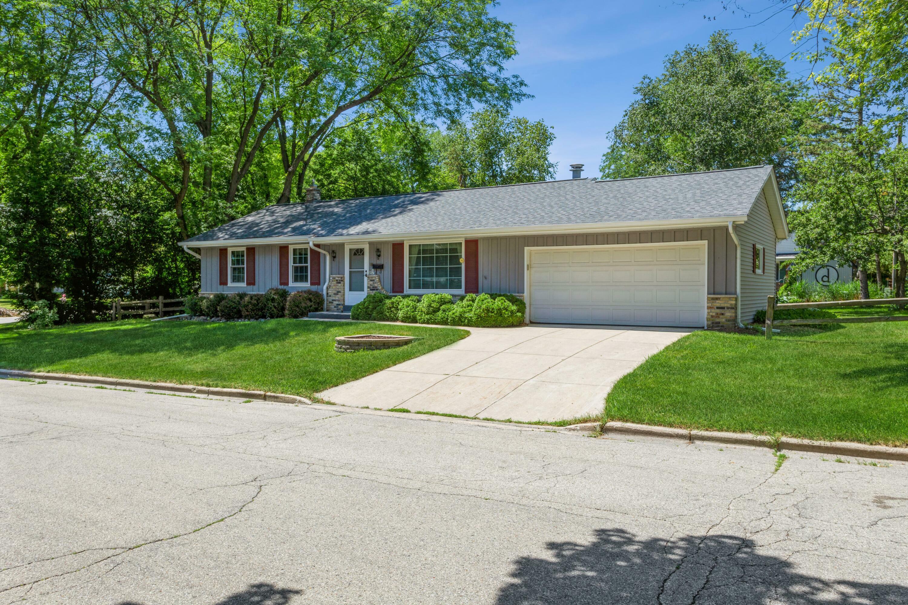 Property Photo:  W52n743 Windsor Dr  WI 53012 