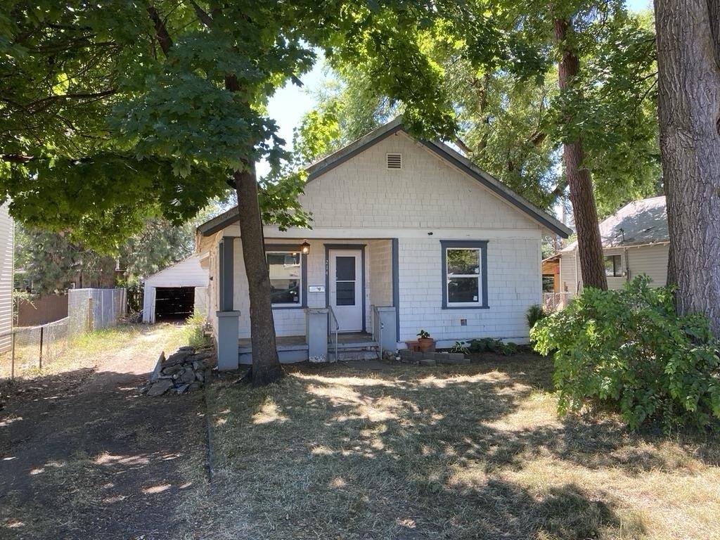 Property Photo:  214 E Rockwell Ave  WA 99207 