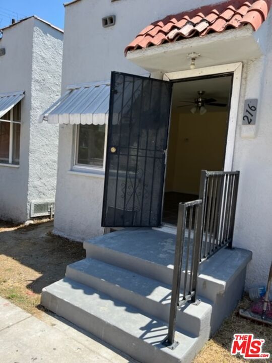 Property Photo: 216 1/2 W 57th St 216 CA 90037