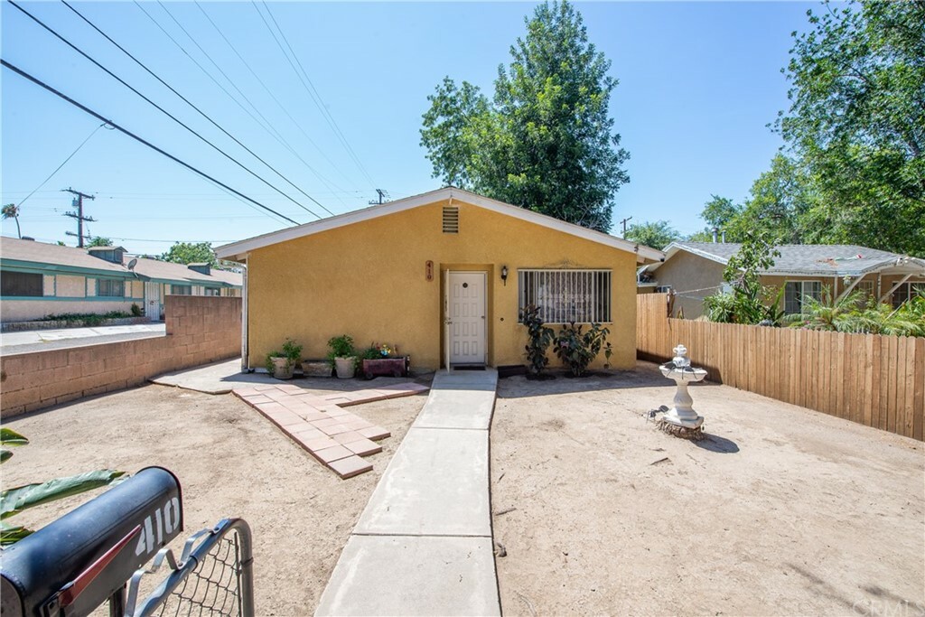 Property Photo:  410 Fuller Street  CA 92879 