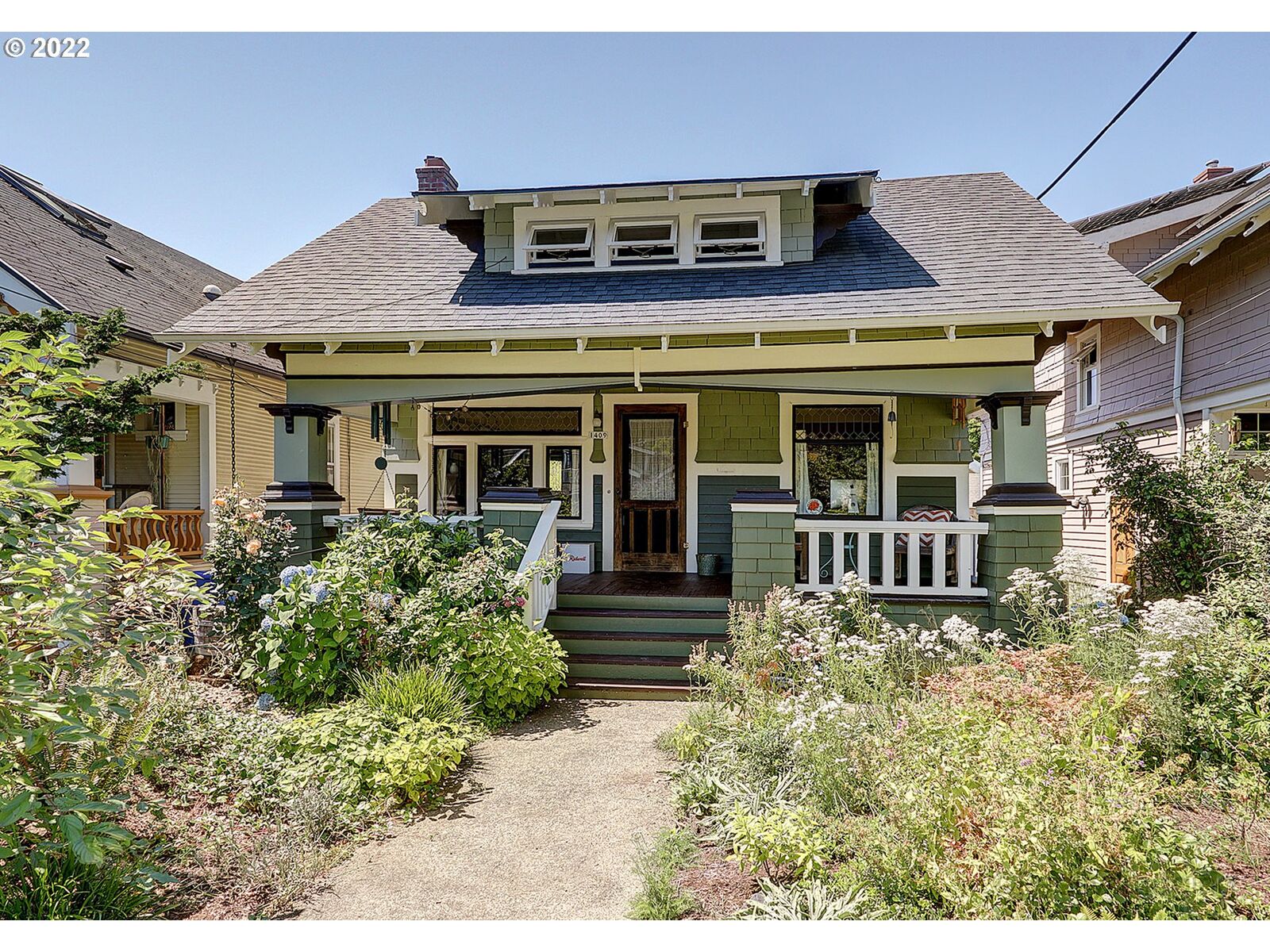 Property Photo:  1409 SE 52nd Ave  OR 97215 