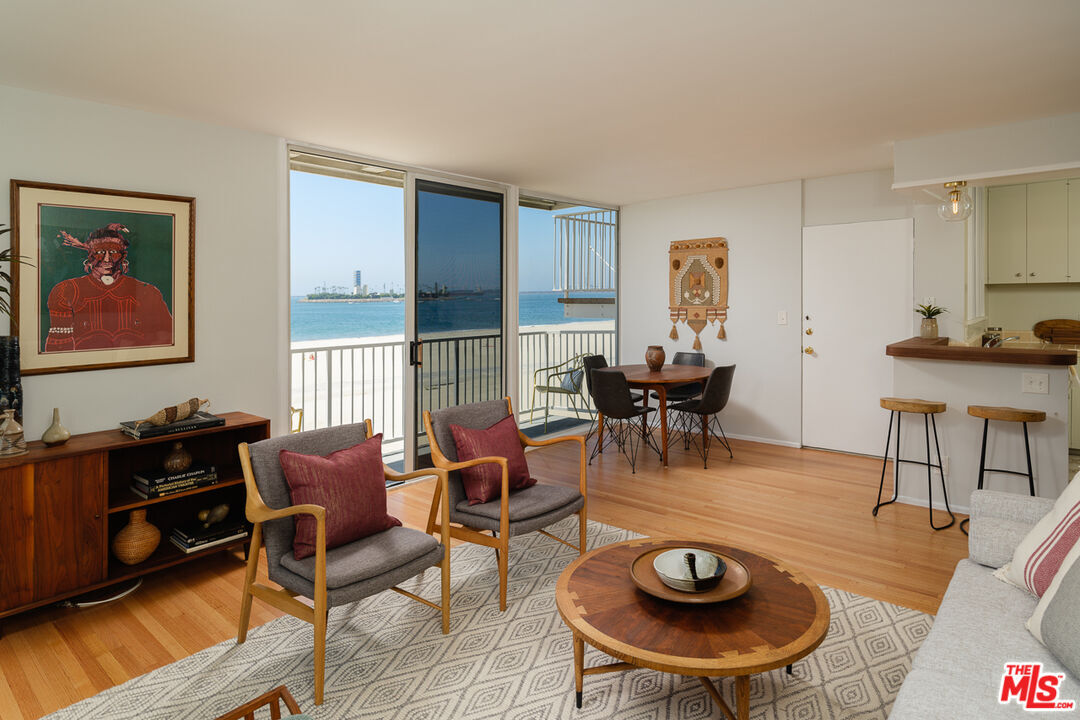 Property Photo:  16   36th Pl  CA 90803 