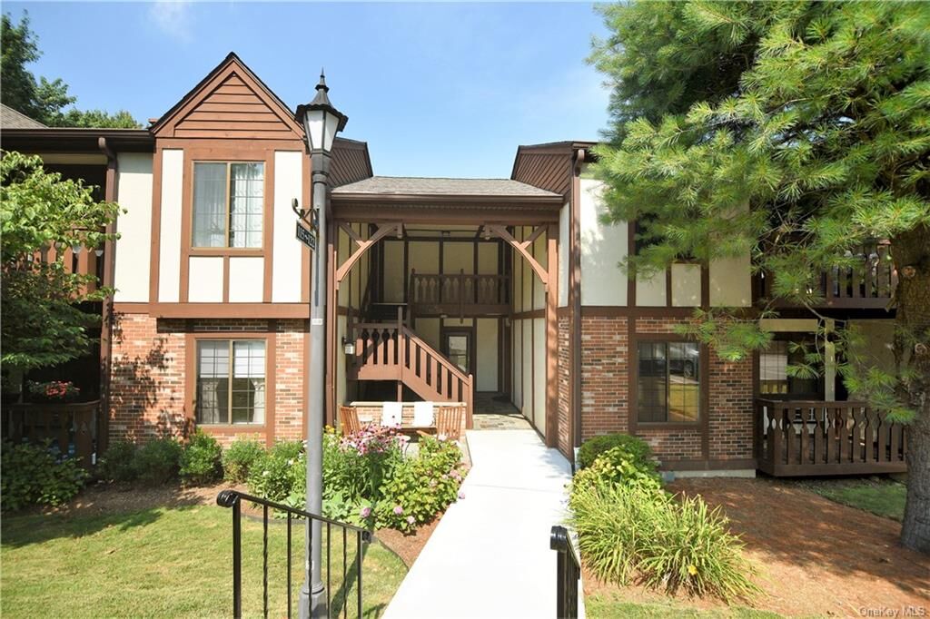 Property Photo:  120 Foxwood Circle  NY 10549 