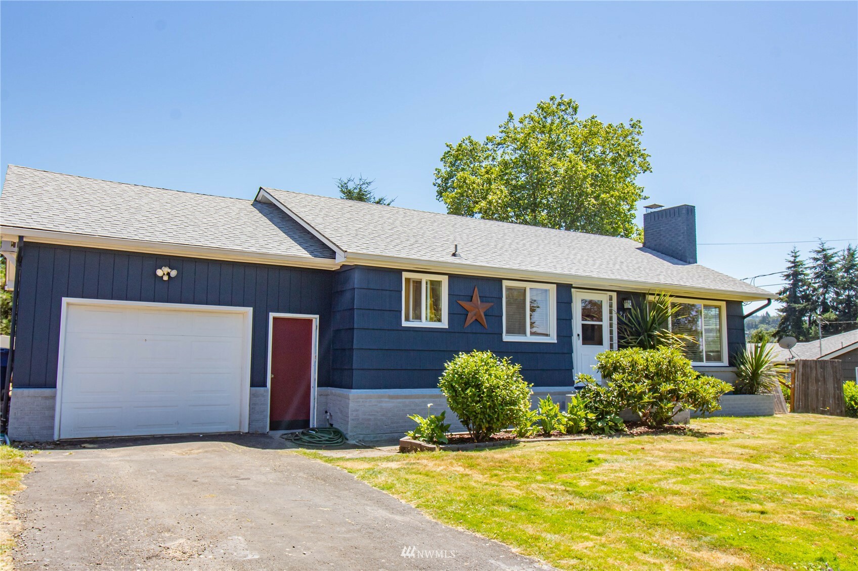 Property Photo:  210 N 21st Avenue  WA 98626 