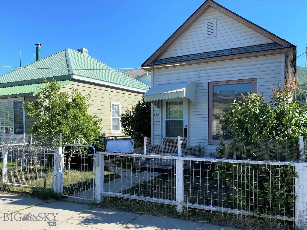 Property Photo: 419 W 3rd MT 59711