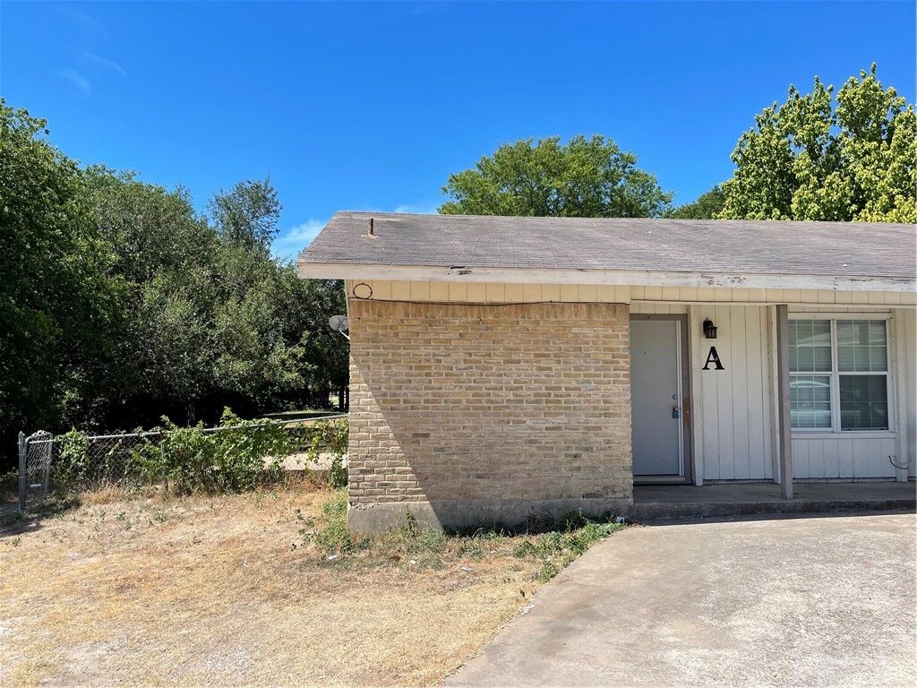 Property Photo: 1403 Barbergale Street A TX 78660