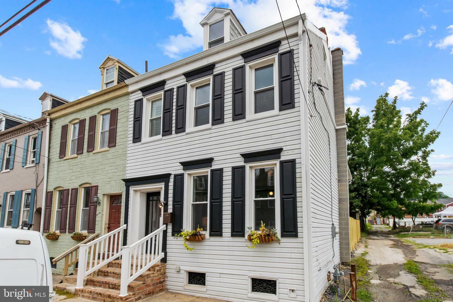 Property Photo: 613 1st Street PA 17603