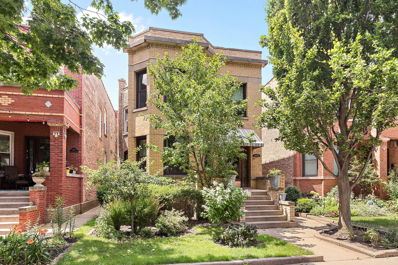 4218 N Bell Avenue  Chicago IL 60618 photo