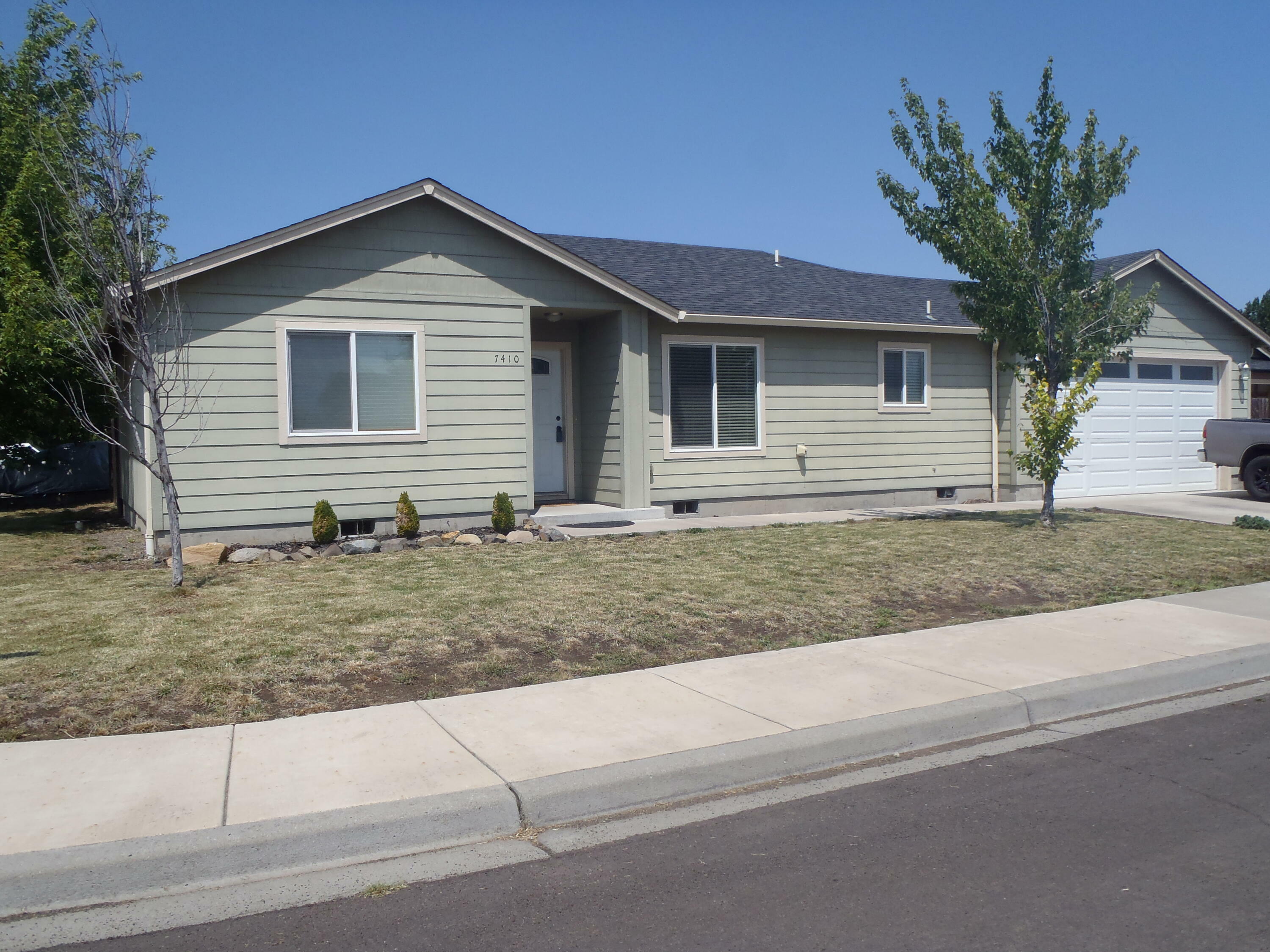 Property Photo: 7410 Hale Way OR 97503