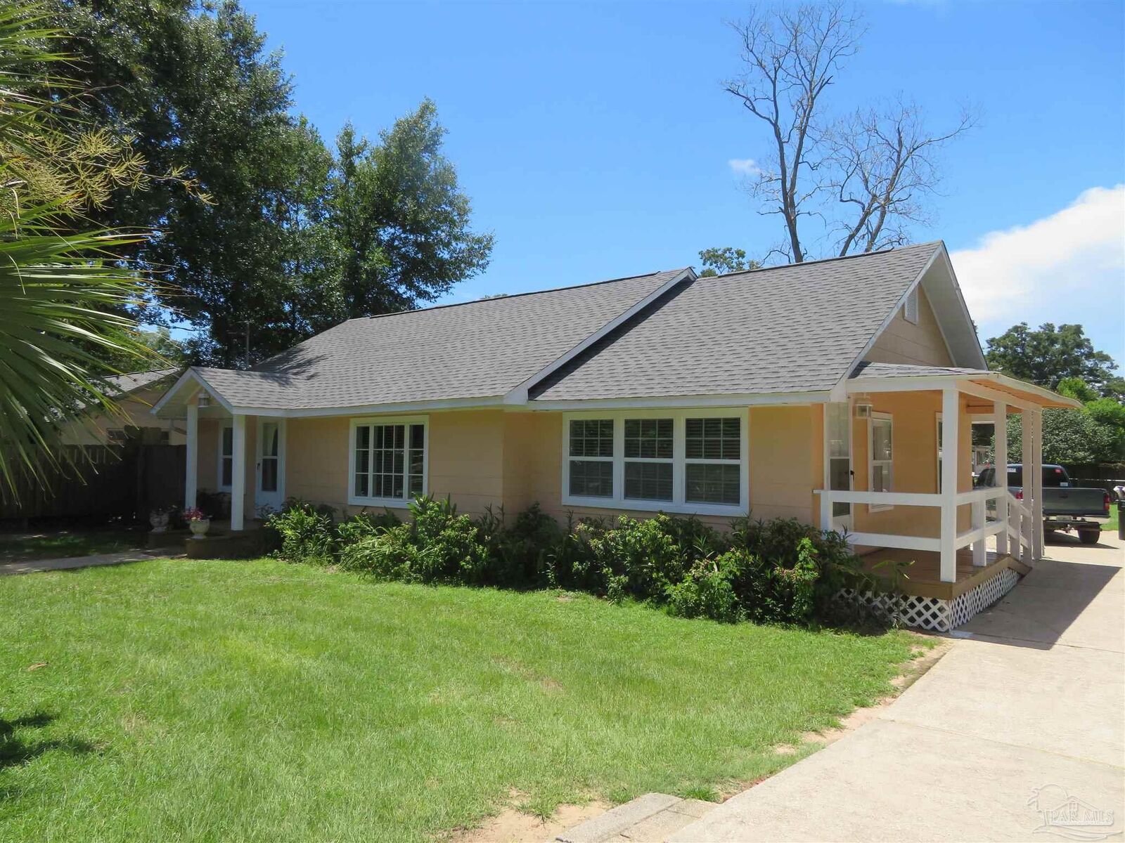 Property Photo:  1011 N 57th Ave  FL 32506 