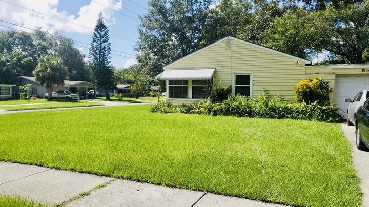Property Photo:  1400 S Locust Avenue  FL 32771 