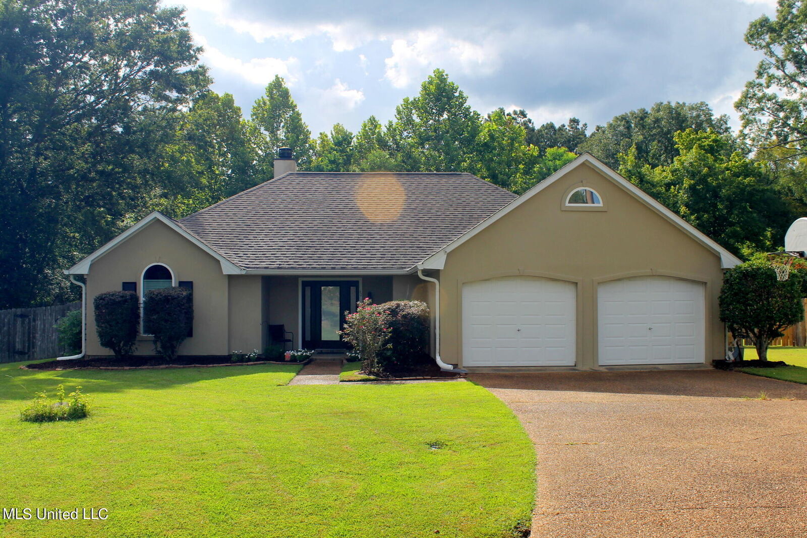 Property Photo: 40 Water Oak Cove MS 39272