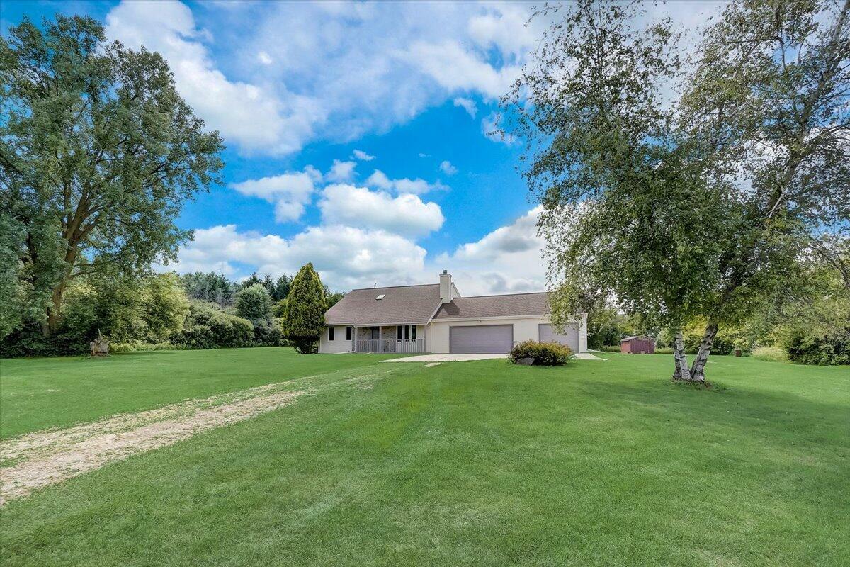 Property Photo: 8145 Kettle View Dr WI 53040