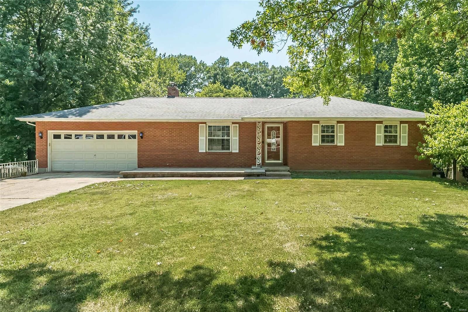 Property Photo:  19 Briarwood Lane  MO 63019 