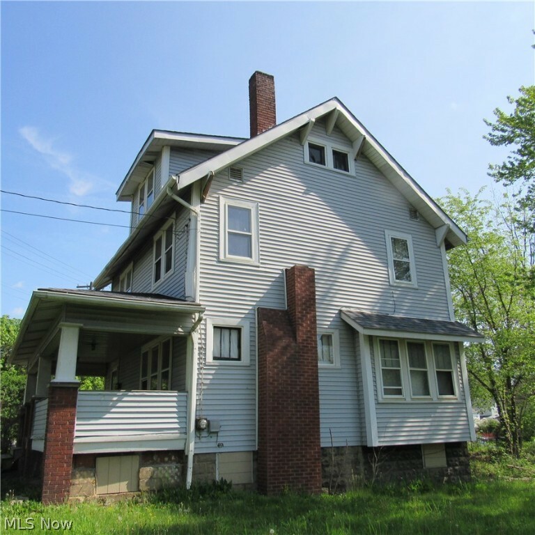 Property Photo: 1419 East Avenue OH 44307