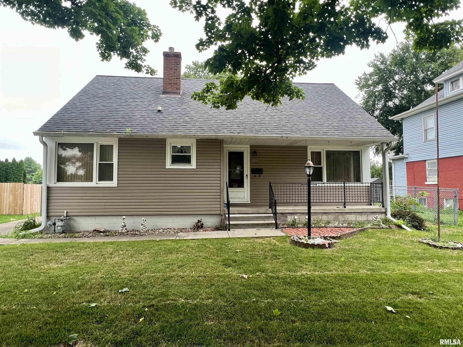 Property Photo: 1089 Maple IL 61401