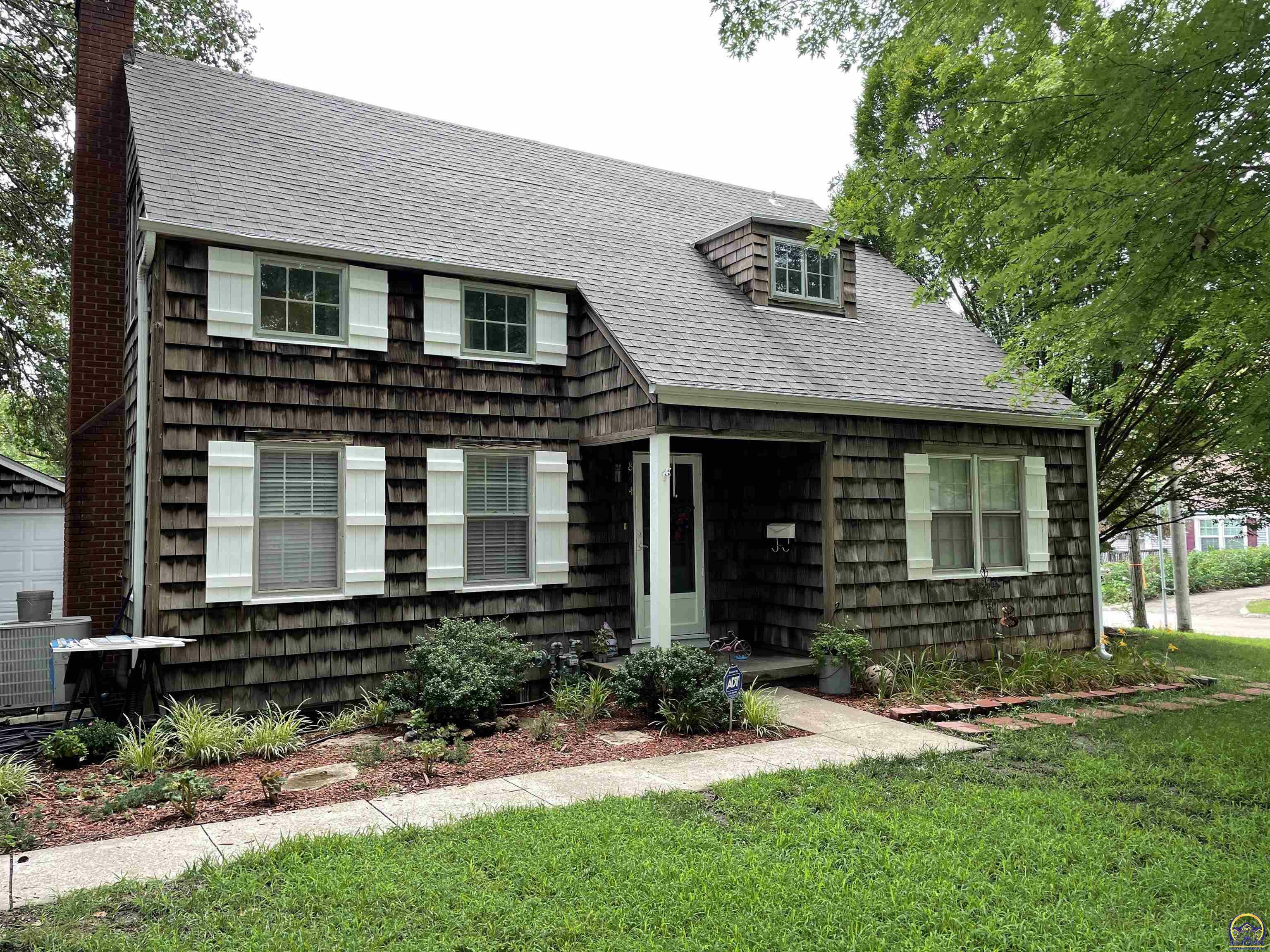 Property Photo: 1844 SW Webster Ave KS 66604