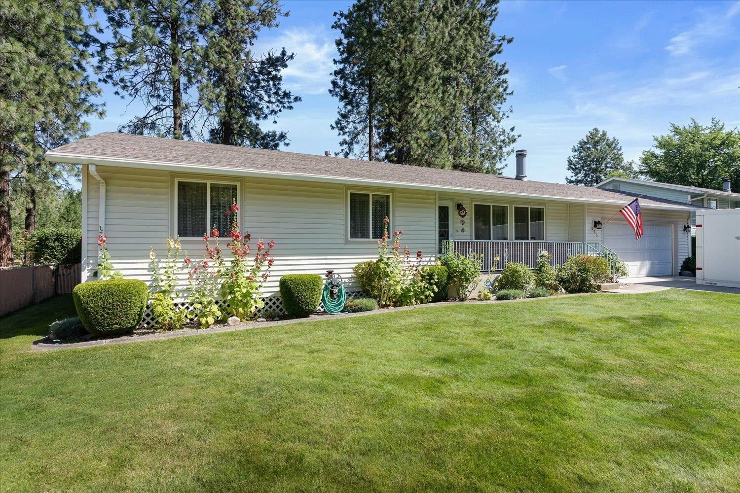 Property Photo: 503 E Maxine Ave WA 99218-1116