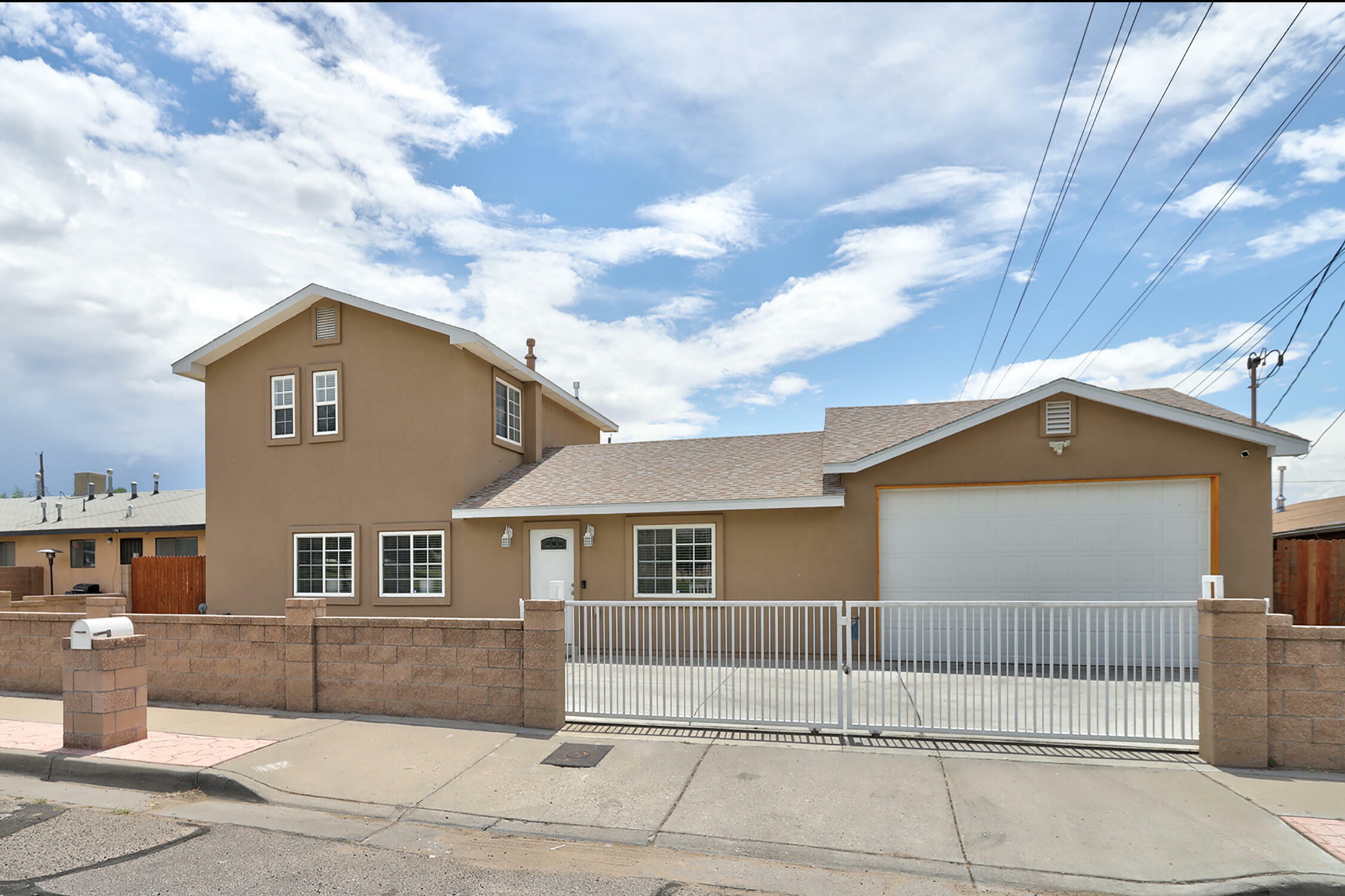 Property Photo:  412 Hannett Avenue NE  NM 87102 