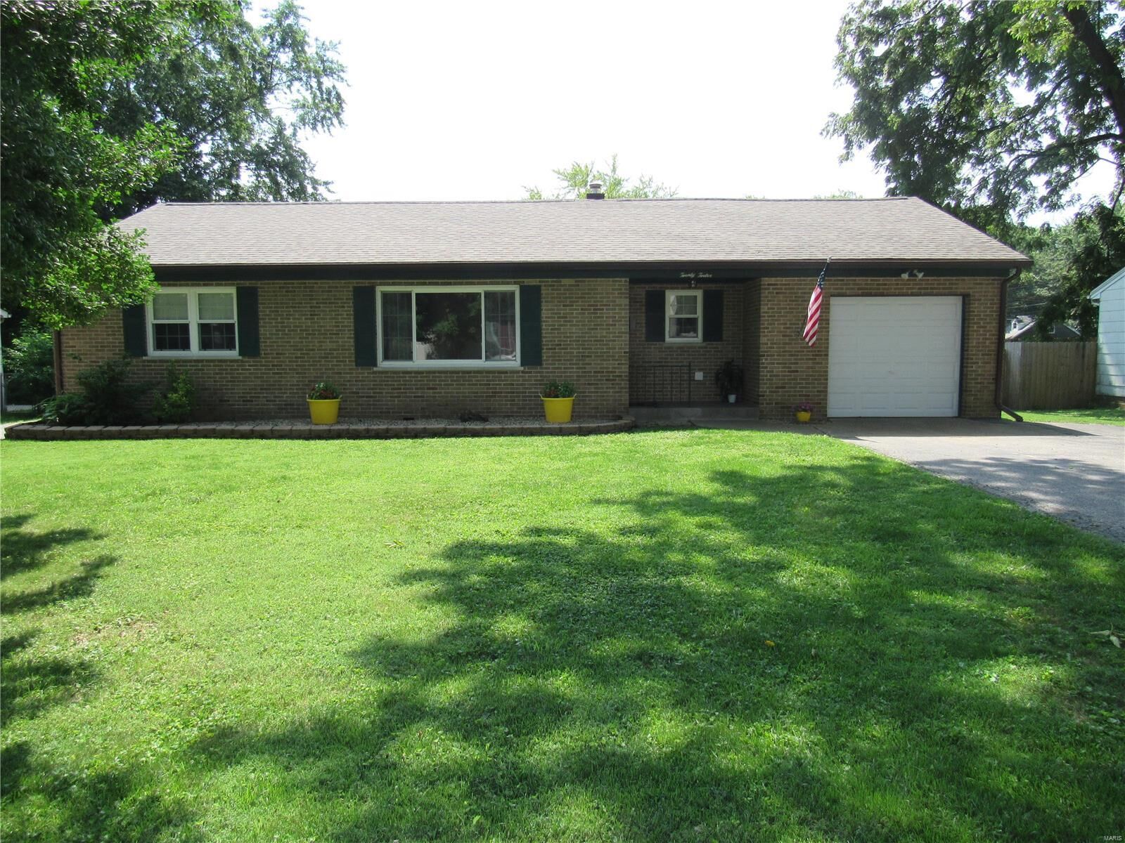 Property Photo:  2012 E C Street  IL 62221 