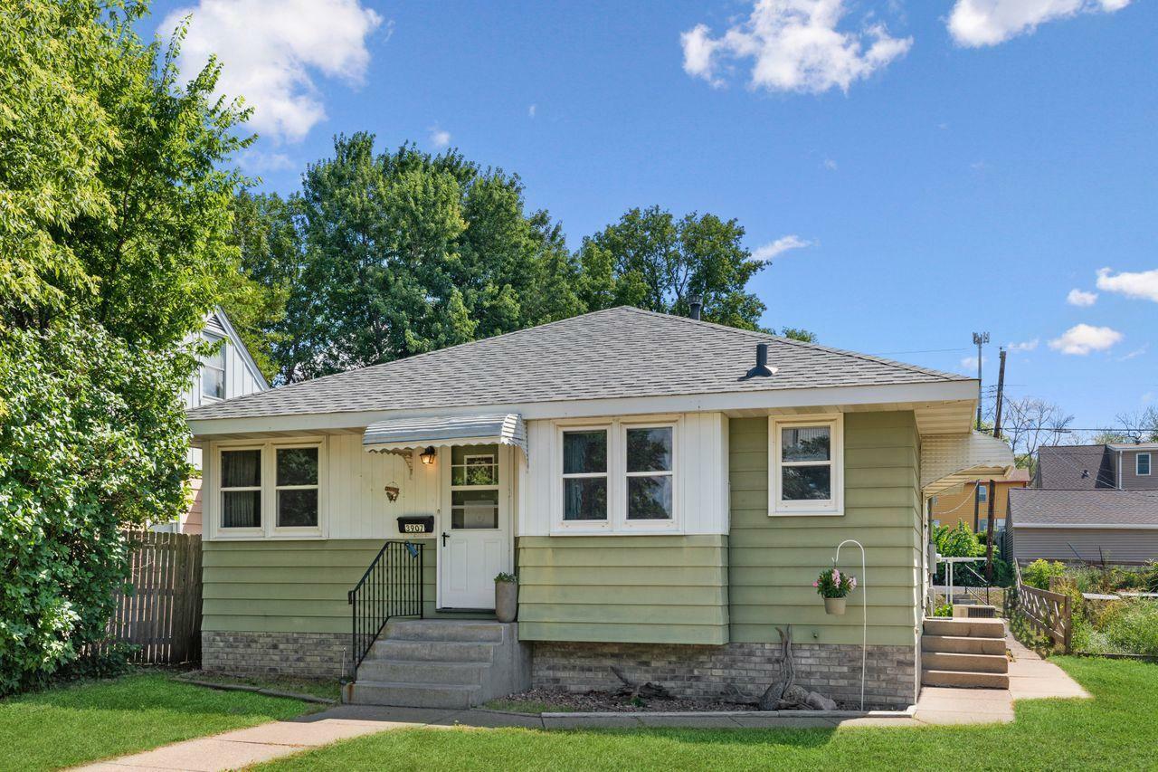 Property Photo:  3907 Jackson Street NE  MN 55421 