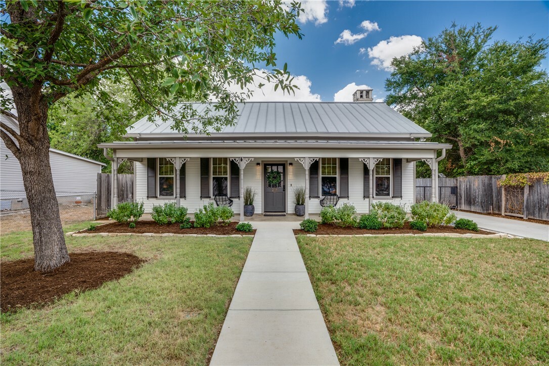 254 N Veramendi Avenue  New Braunfels TX 78130 photo