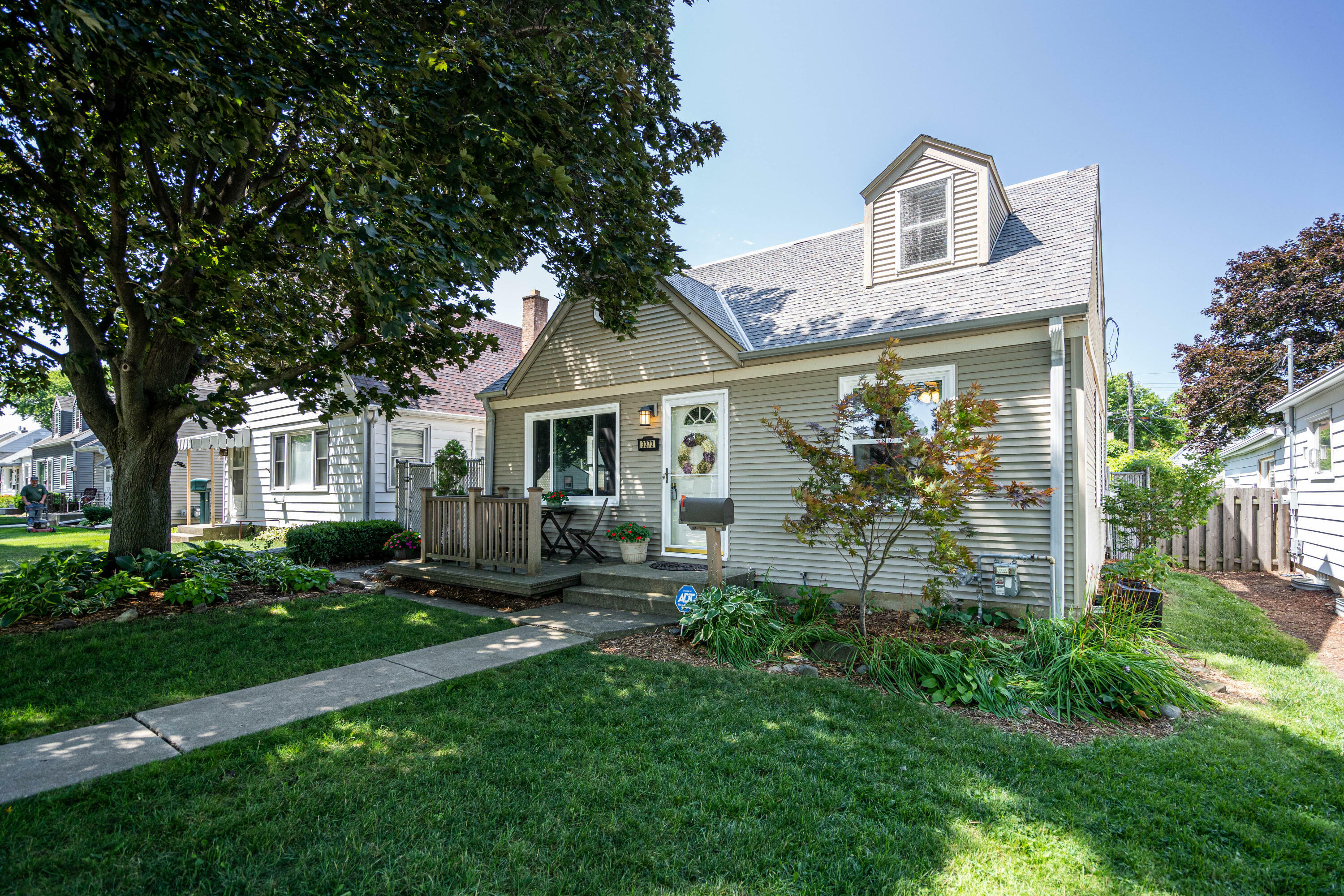Property Photo: 3373 N 90th St WI 53222