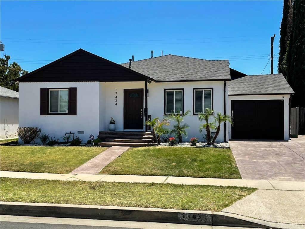 Property Photo:  17434 Tiara Street  CA 91316 