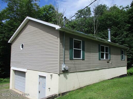 Property Photo:  106 Orchard Ln  PA 18426 