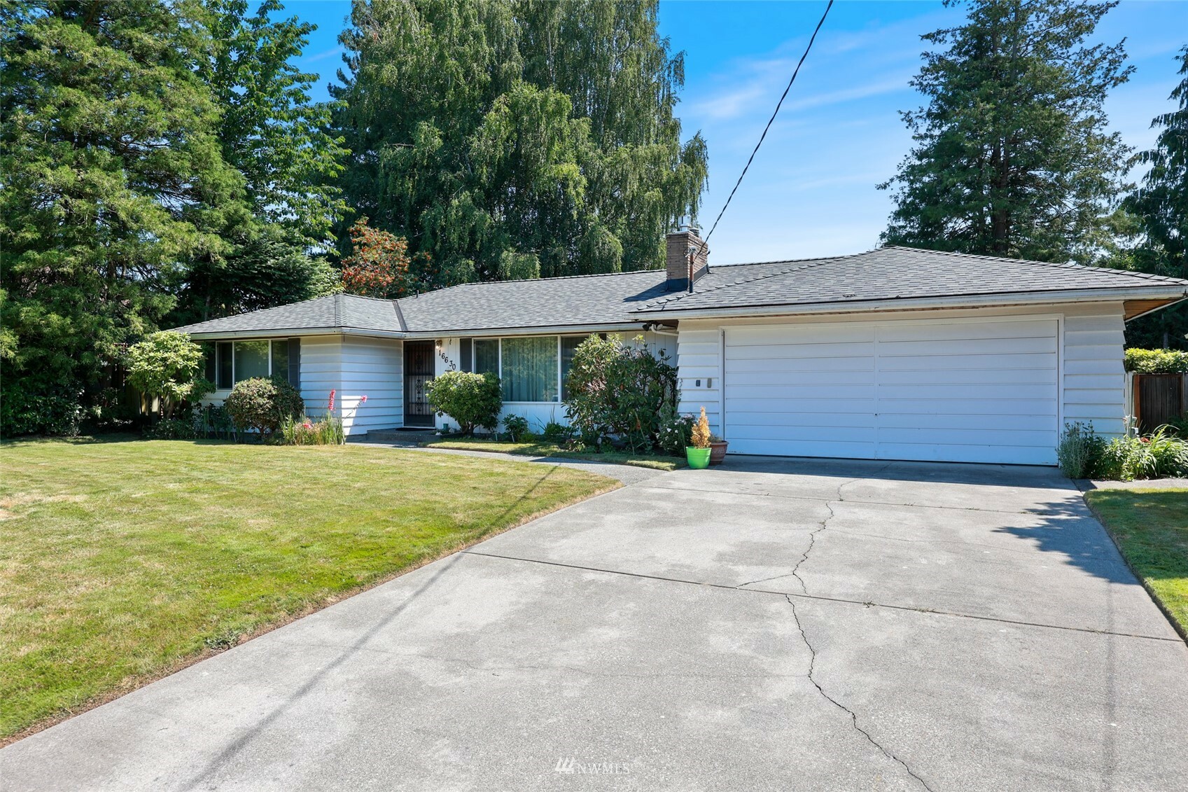 Property Photo:  16630 3rd Avenue S  WA 98148 