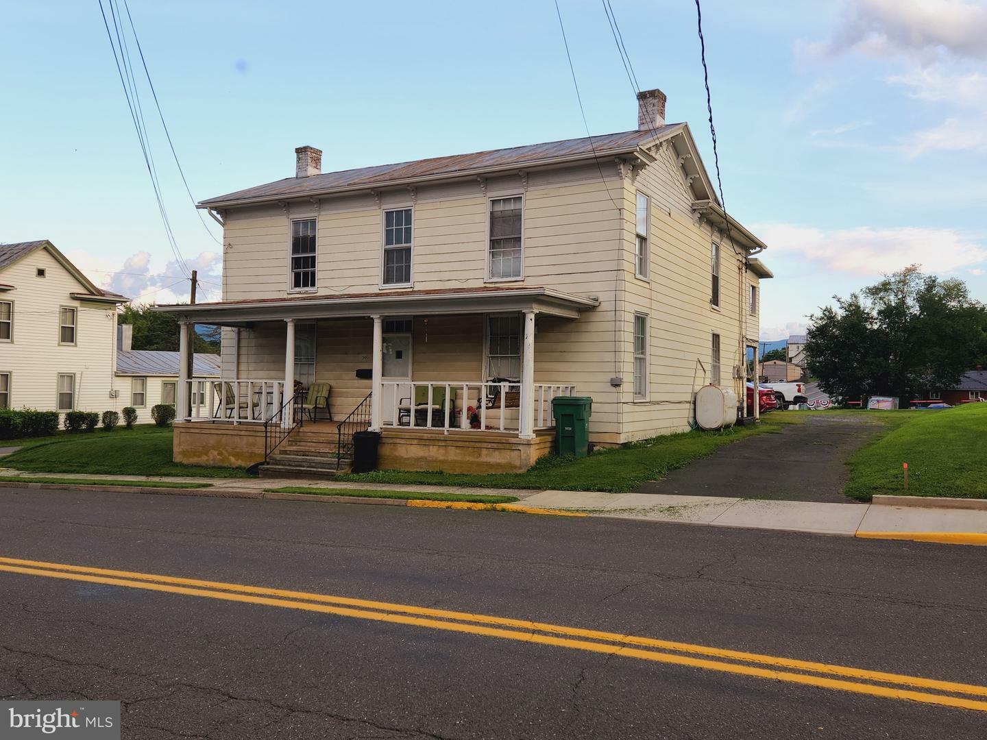 Property Photo:  201 Mechanic Street  VA 22835 