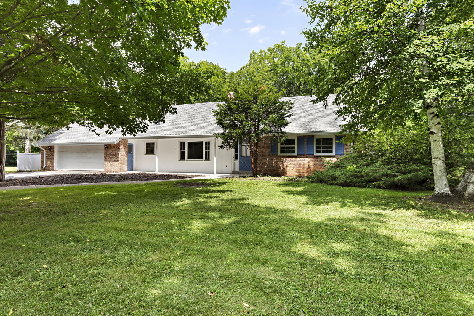 Property Photo:  5328 Thornapple Ln  WI 53012 