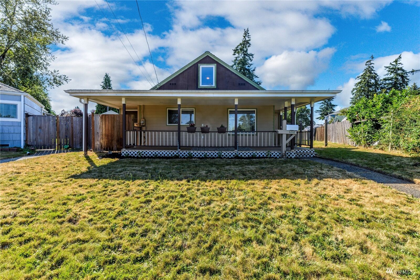 Property Photo:  5202 E McDacer Avenue  WA 98404 