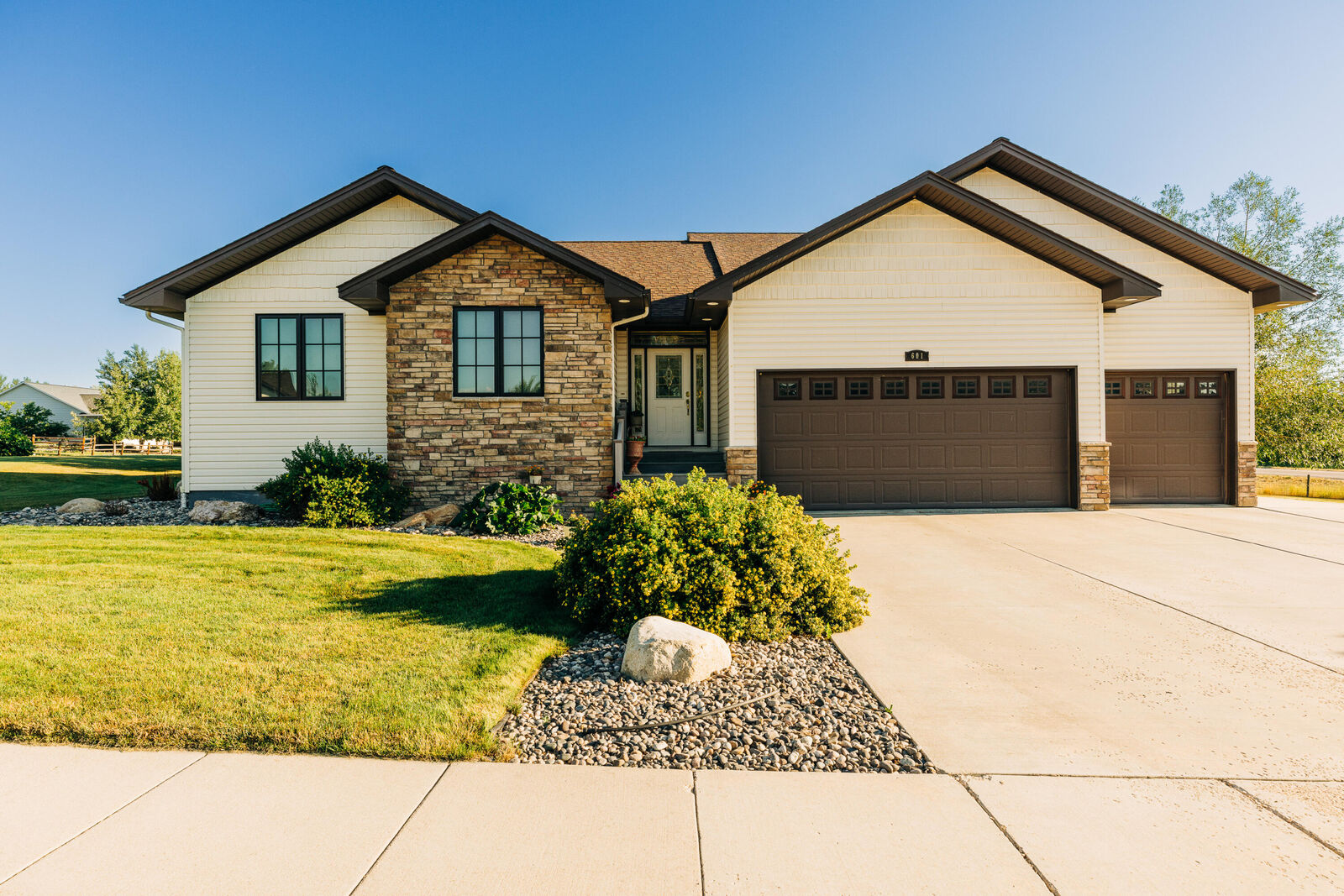 Property Photo: 601 Mountain Shadows Boulevard WY 82801