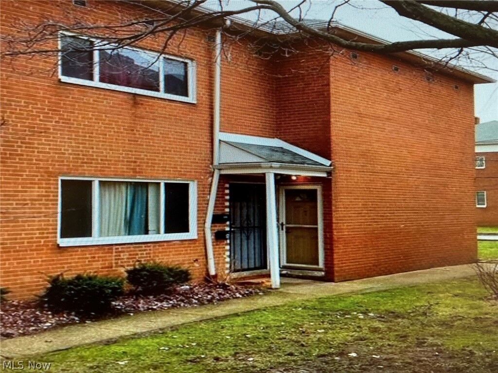 Property Photo:  4958 Caroline Drive 7  OH 44128 