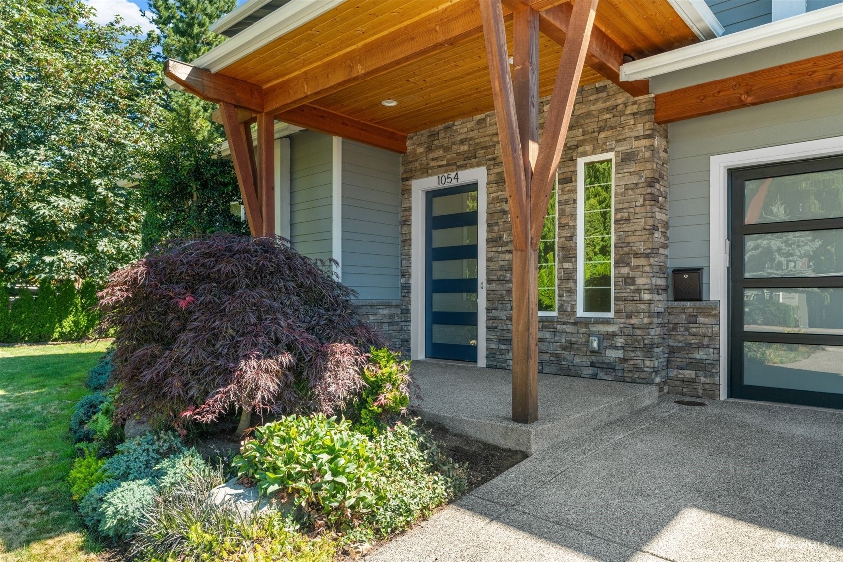 Property Photo:  1054 Walnut Street  WA 98020 