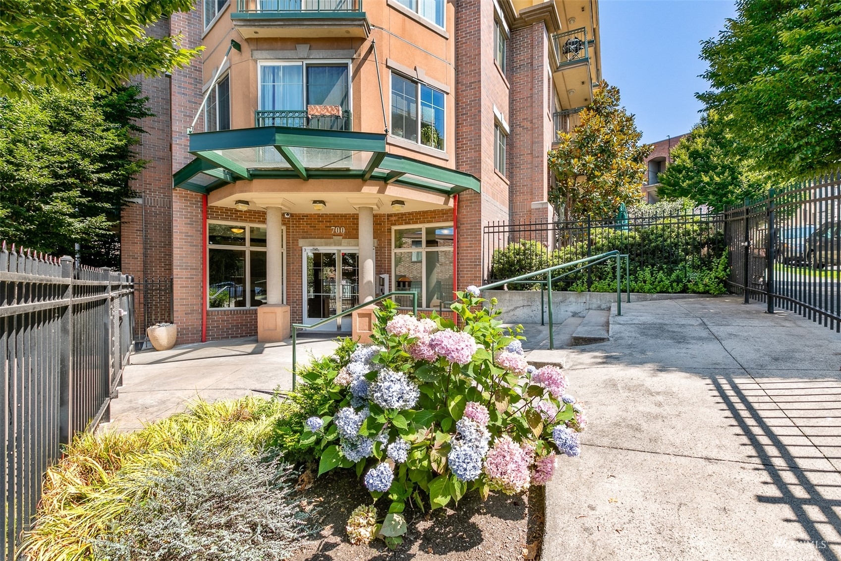 Property Photo:  700 E Denny Way 409  WA 98122 