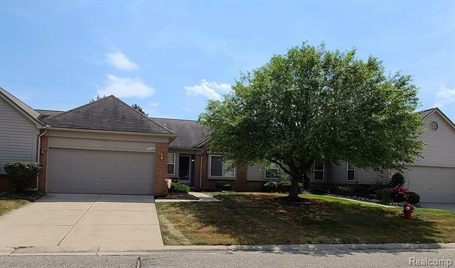 Property Photo:  34328 Manor Run Circle 6  MI 48312 