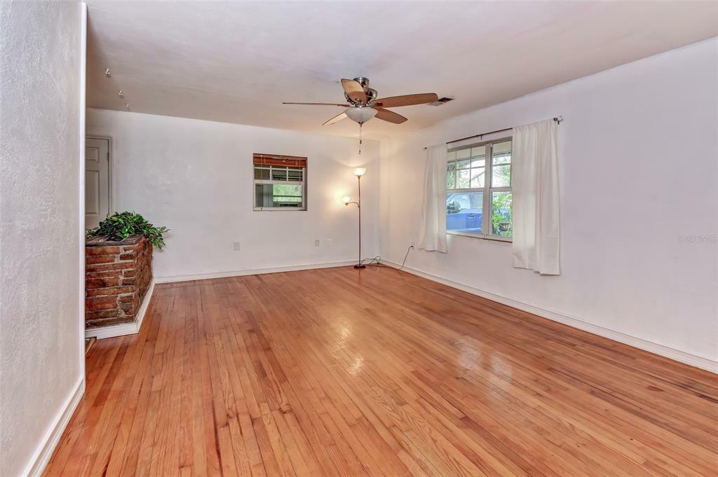 Property Photo:  820 E Wisconsin Avenue  FL 32724 