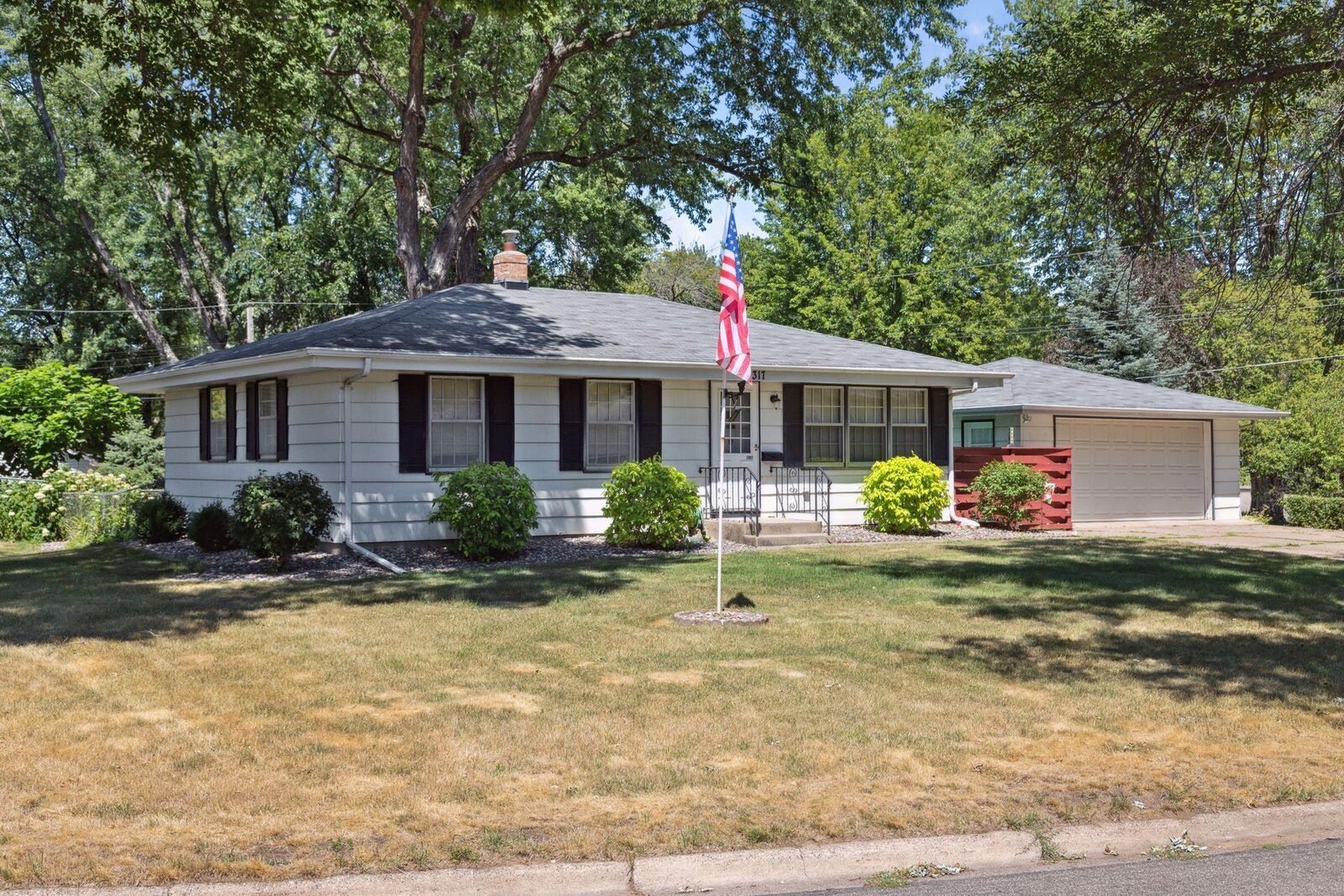 Property Photo:  2317 Golfview Drive  MN 55110 