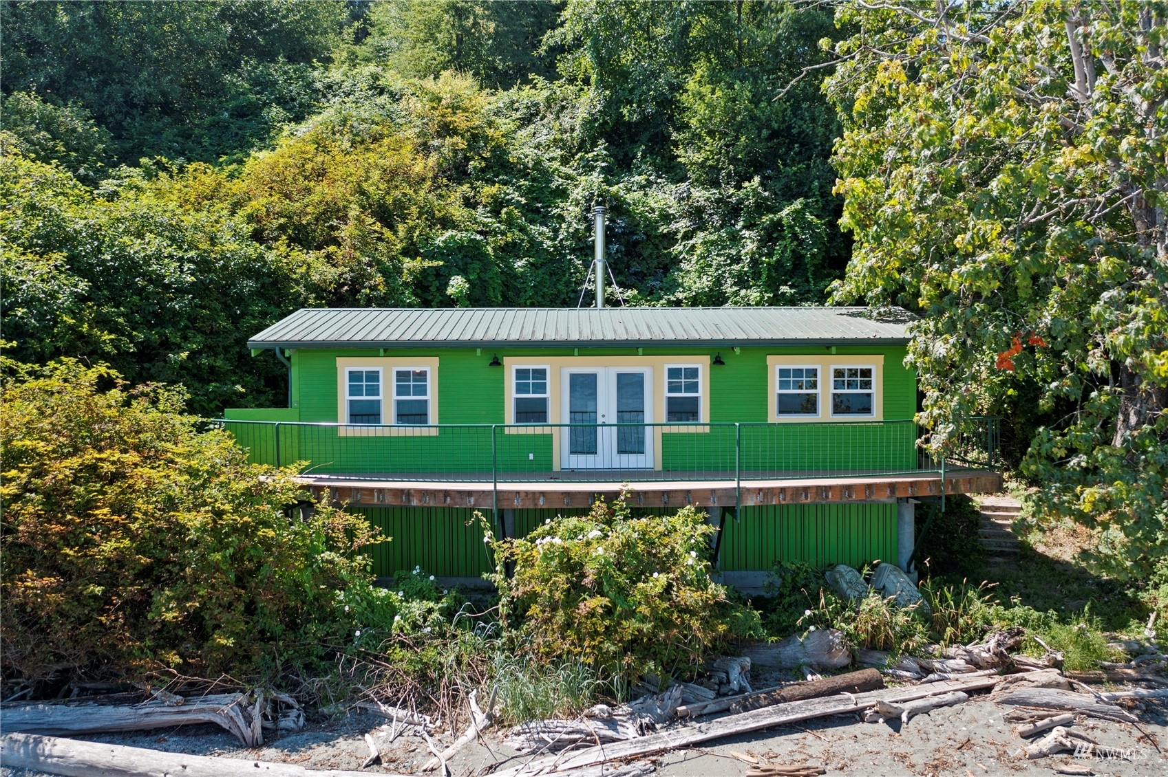 Property Photo:  4224 SW Luana Beach Road  WA 98070 