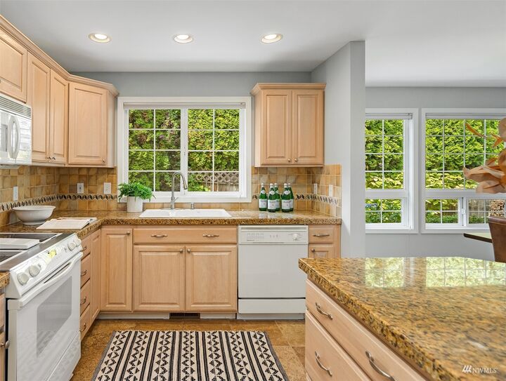 Property Photo:  13804 SE 255th Place  WA 98042 