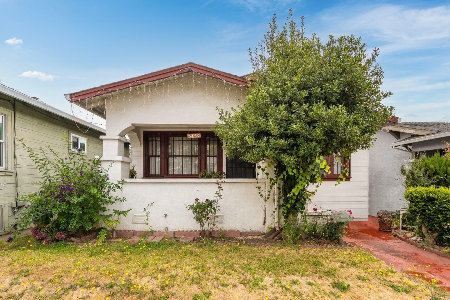 Property Photo: 5427 Wentworth Avenue CA 94601